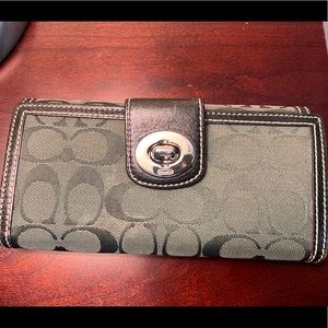 Women’s Coach Signature Checkbook Wallet
